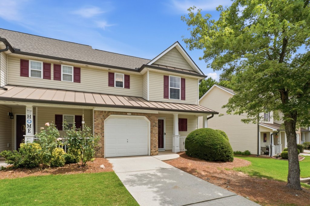 Open House Sunday: Discover Your Next Home at 252 Darbys Crossing Ct!